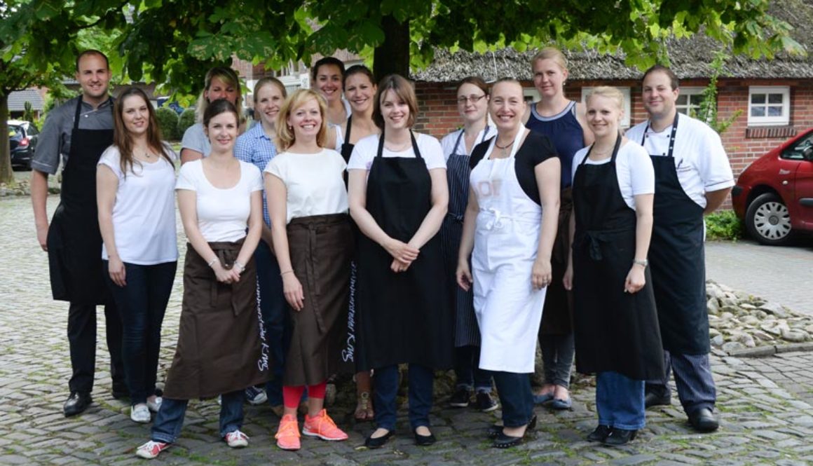 Erstmals wurde ein Junggesellinnen-Abschied im Bümmersteder Krug gefeiert. Gemeinsam kochen, lecker essen und feiern: Die Damen ließen es sich gut gehen.