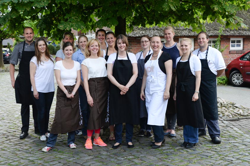 Erstmals wurde ein Junggesellinnen-Abschied im Bümmersteder Krug gefeiert. Gemeinsam kochen, lecker essen und feiern: Die Damen ließen es sich gut gehen.
