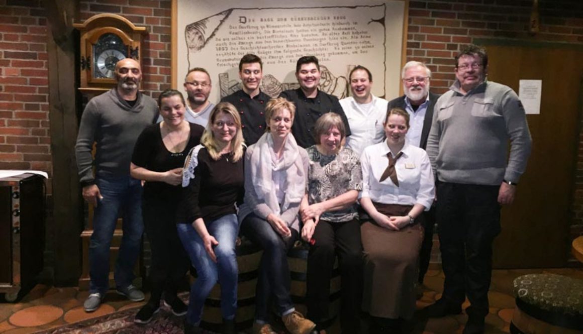 Die Auszubildenden des Bümmersteder Kruges haben am Montag ihre Eltern und ihre Ausbilder zu Tisch gebeten.