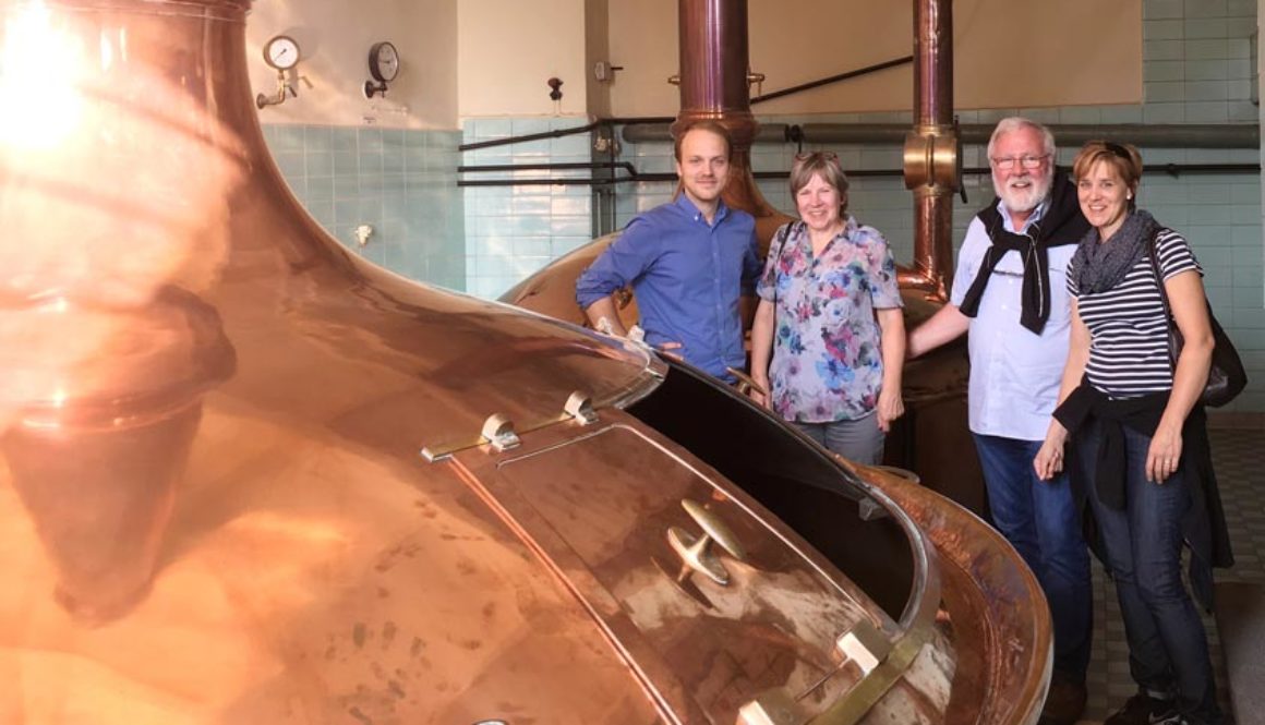 Das Team des Bümmersteder Kruges bei der Brauereibesichtigung.