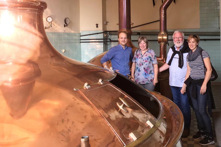 Das Team des Bümmersteder Kruges bei der Brauereibesichtigung.