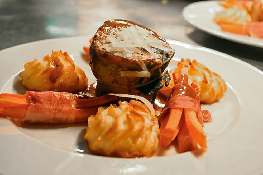 Von Gänsebraten über Wildplatten bis hin zum legendären Speckmanns Grünkohl wird das Team vom Bümmersteder Krug in den kommenden Wochen für Gaumenschmaus in Oldenburg sorgen.