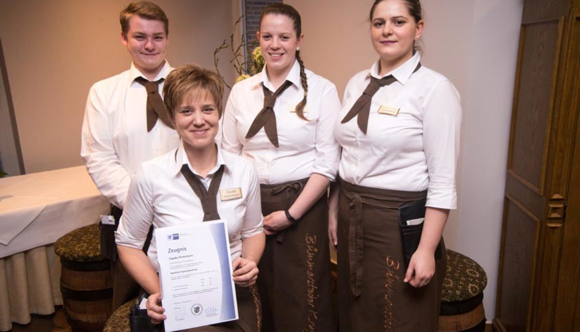 Unsere Serviceleiterin Claudia Winkelmann hat die Ausbildereignungsprüfung bestanden.