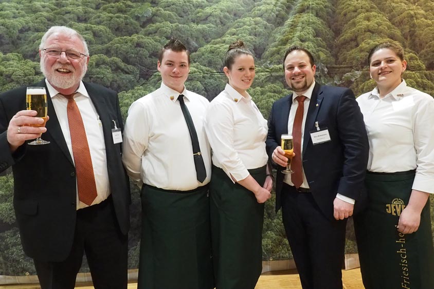 Auch zum 61. traditionellen „Defftig Ollnborger Gröönkohl-Äten“ haben wir unseren Grünkohl nach Berlin gebracht.