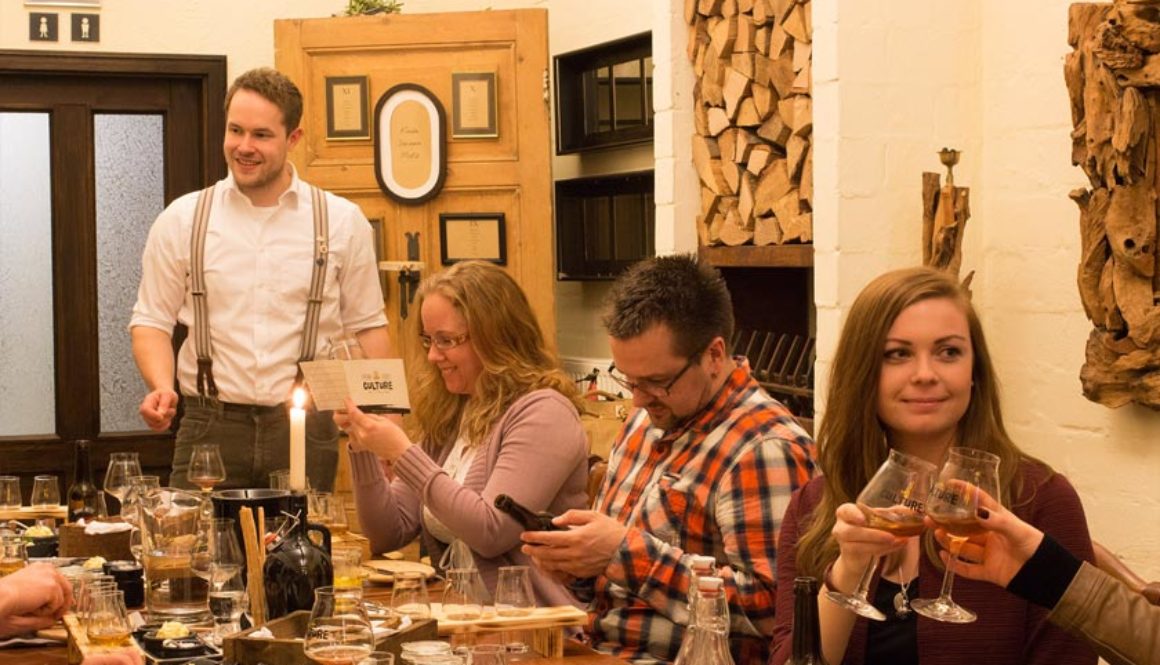 Der Biersommelier Timo Schwindt wird den Gästen des Beer-Tastings im Bümmersteder Krug die interessante Welt der Bierspezialitäten näher bringen.