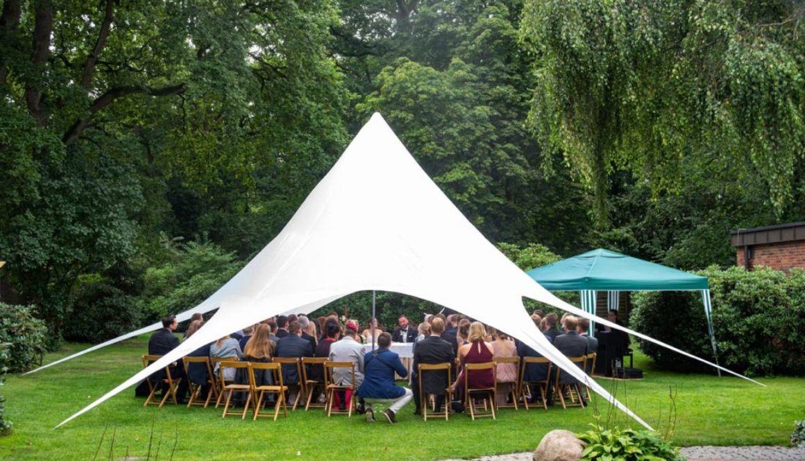 Freie Trauung unter dem Sternenzelt im Garten des Bümmersteder Kruges.