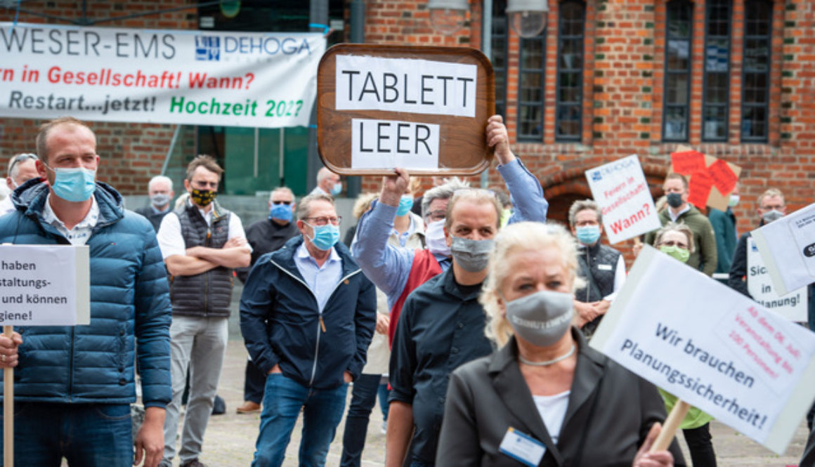 Wir vom DEHOGA Bezirksverband Weser-Ems in Oldenburg haben mit der Jungen DEHOGA Niedersachsen in Hannover für unsere Zukunft demonstriert, um auf die bedrohliche Lage aufmerksam zu machen.