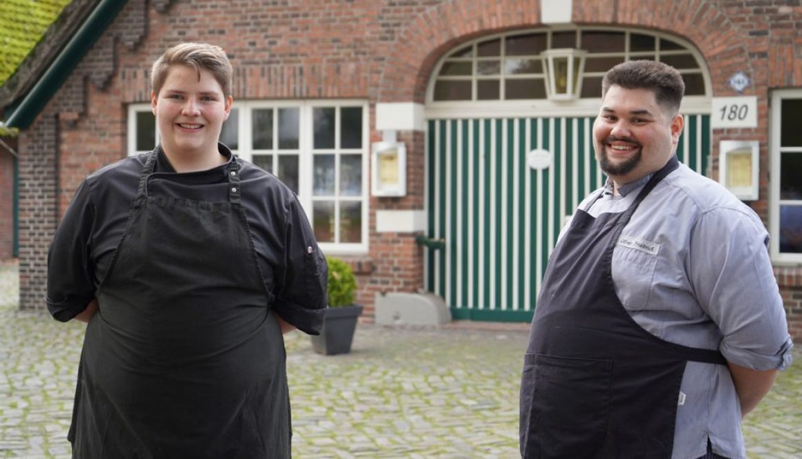 Koch Oliver Friedrich (Carlo) und Koch-Azubi Finn-Ole Beckmann.