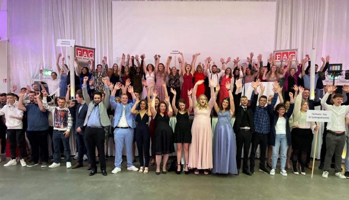 Gruppenfoto der Azubis bei der Freisprechungsfeier