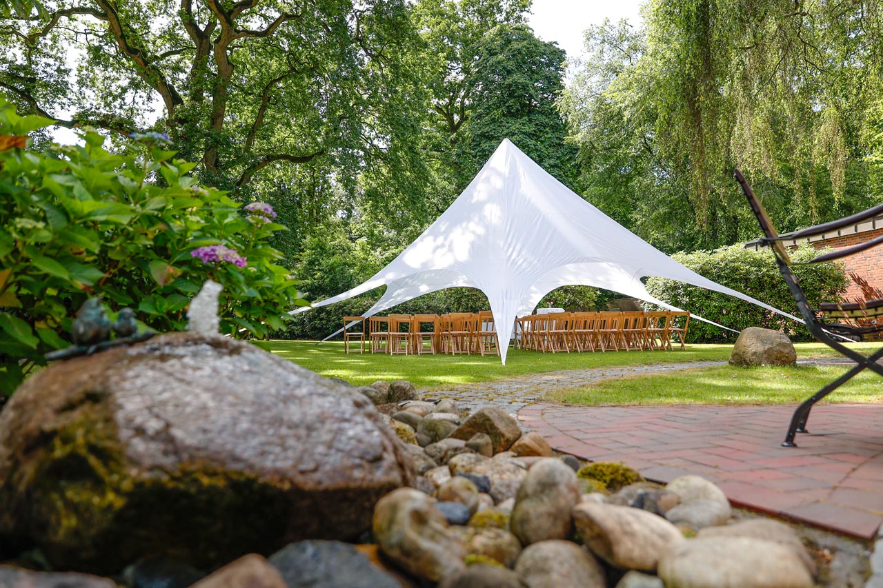 Der Garten des Bümmersteder Kruges ist ein perfekter Ort für eine Hochzeit.